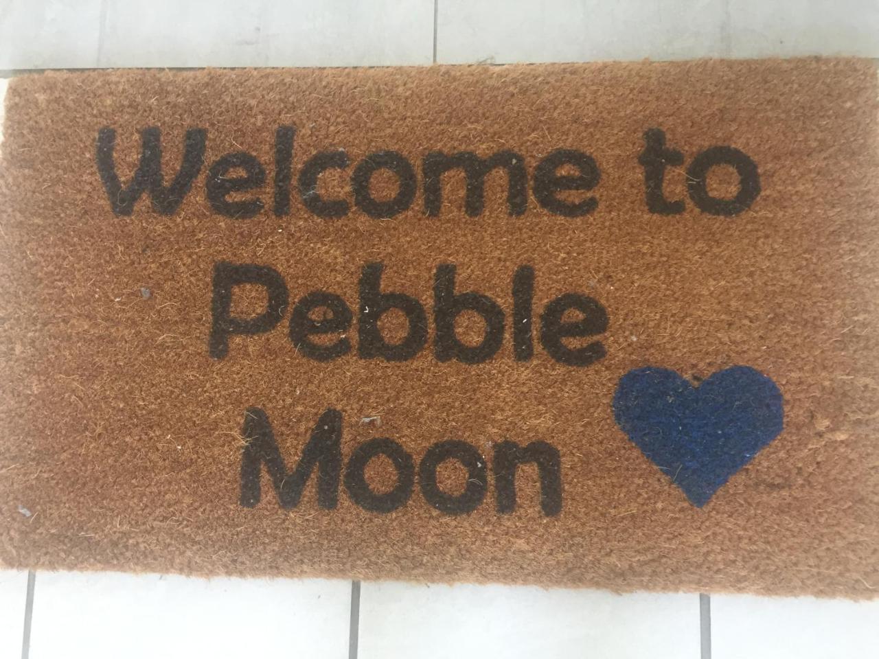 Pebble Moon Holiday Flat Strand Exterior photo